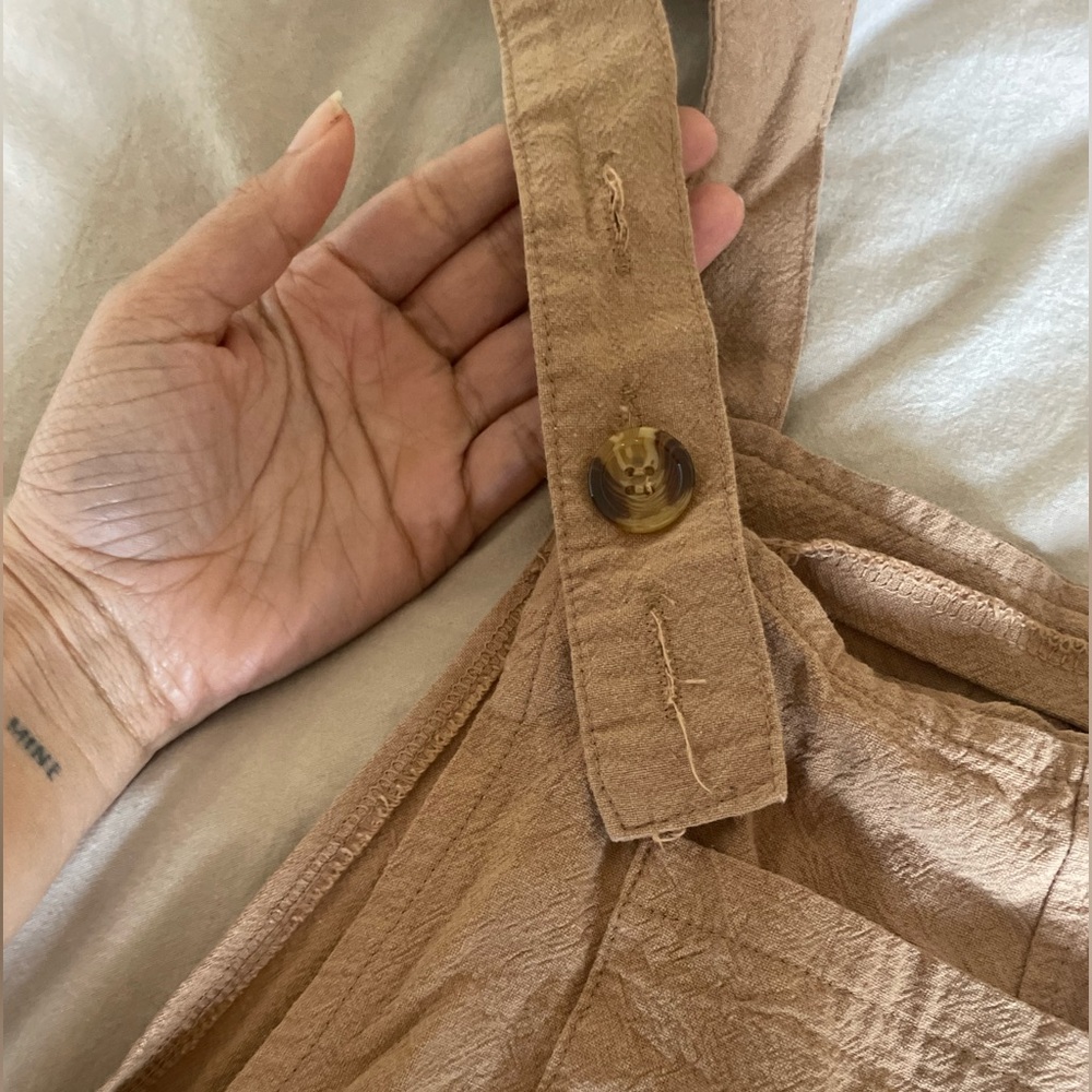 Cargo Overall shorts 

Brown